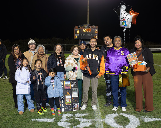 FBSeniorNight_R3__0003.jpg