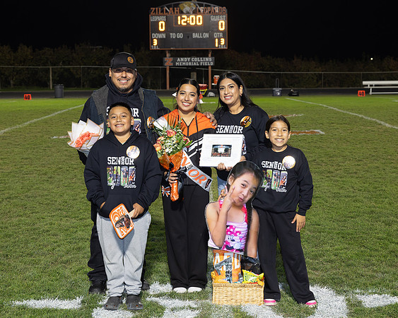 FBSeniorNight_R3__0007.jpg