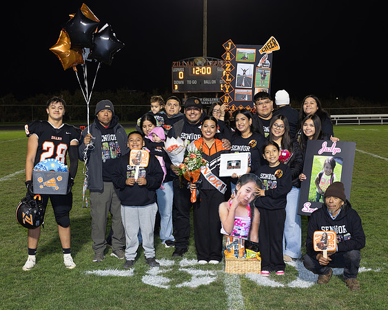 FBSeniorNight_R3__0005.jpg