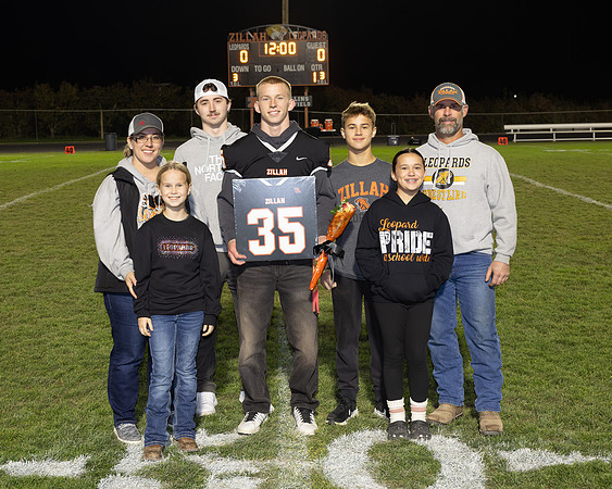 FBSeniorNight_R3__0020.jpg