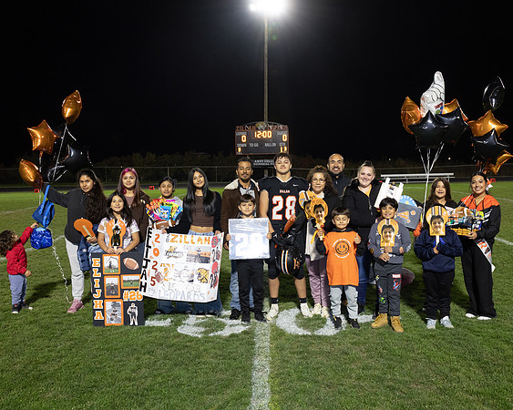 FBSeniorNight_R3__0018-Edit.jpg