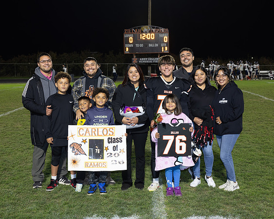 FBSeniorNight_R3__0025.jpg