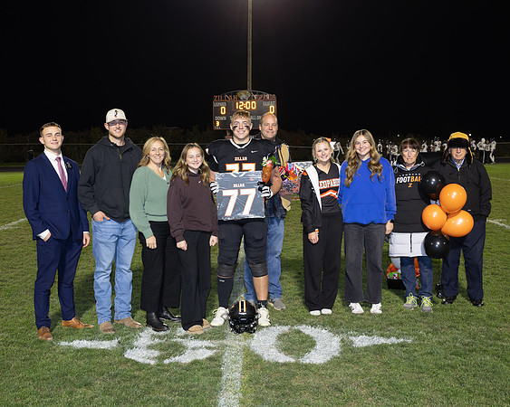 FBSeniorNight_R3__0028.jpg