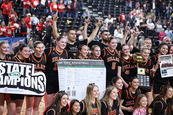 ZHSGBB_Kings Celebration_R32_3238.jpg